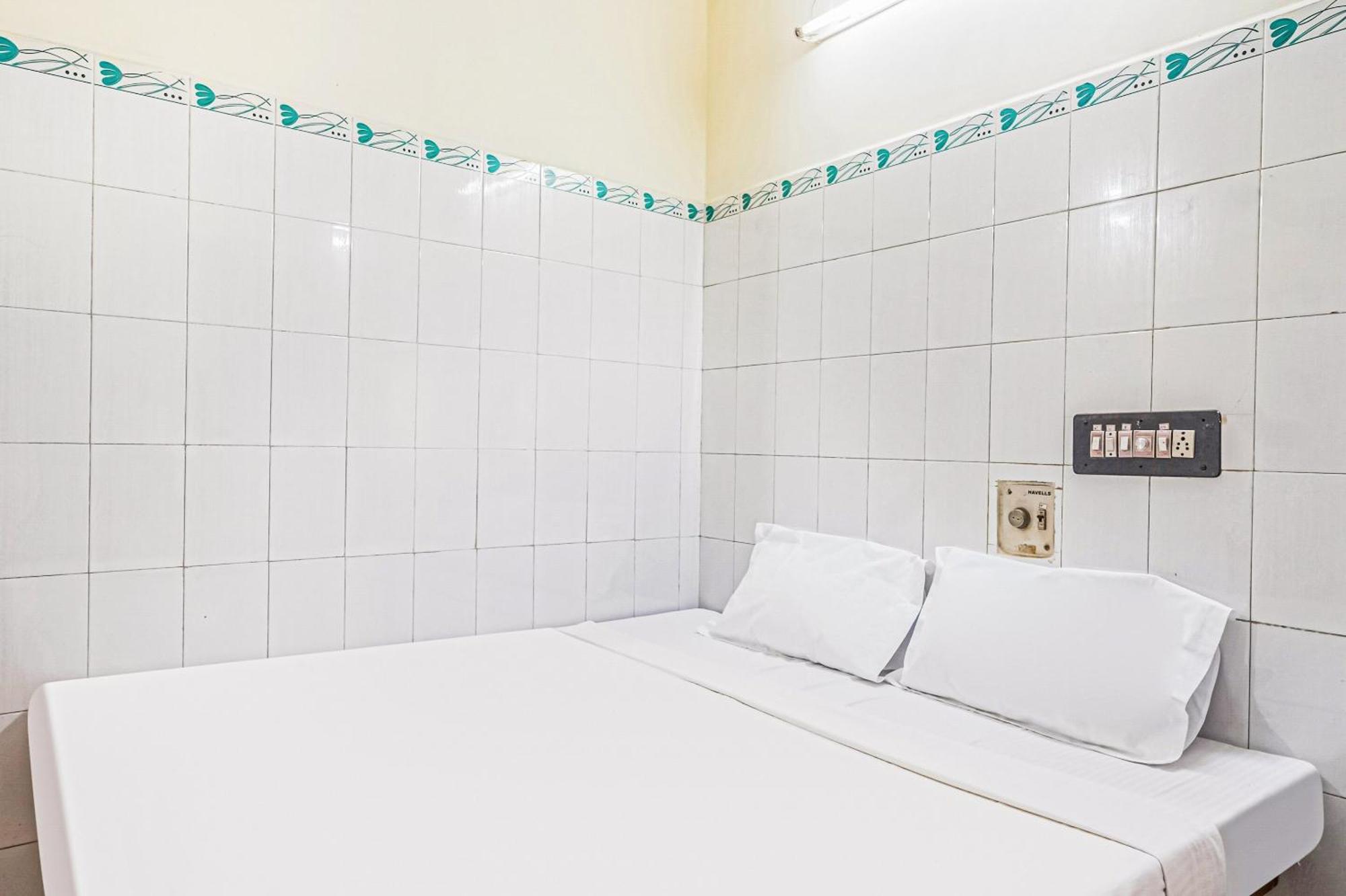 SPOT ON 84555 Venkata Sai Residency Hotel Tirupati Bagian luar foto