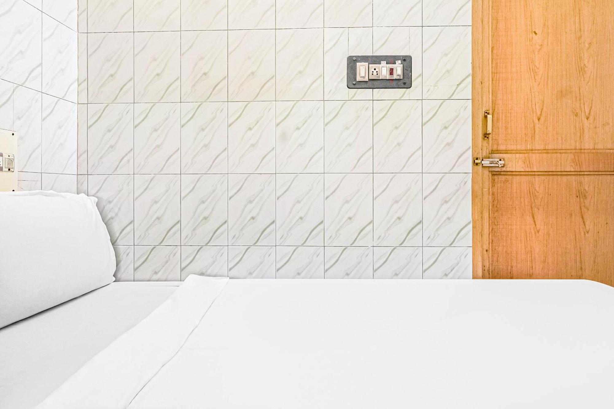 SPOT ON 84555 Venkata Sai Residency Hotel Tirupati Bagian luar foto