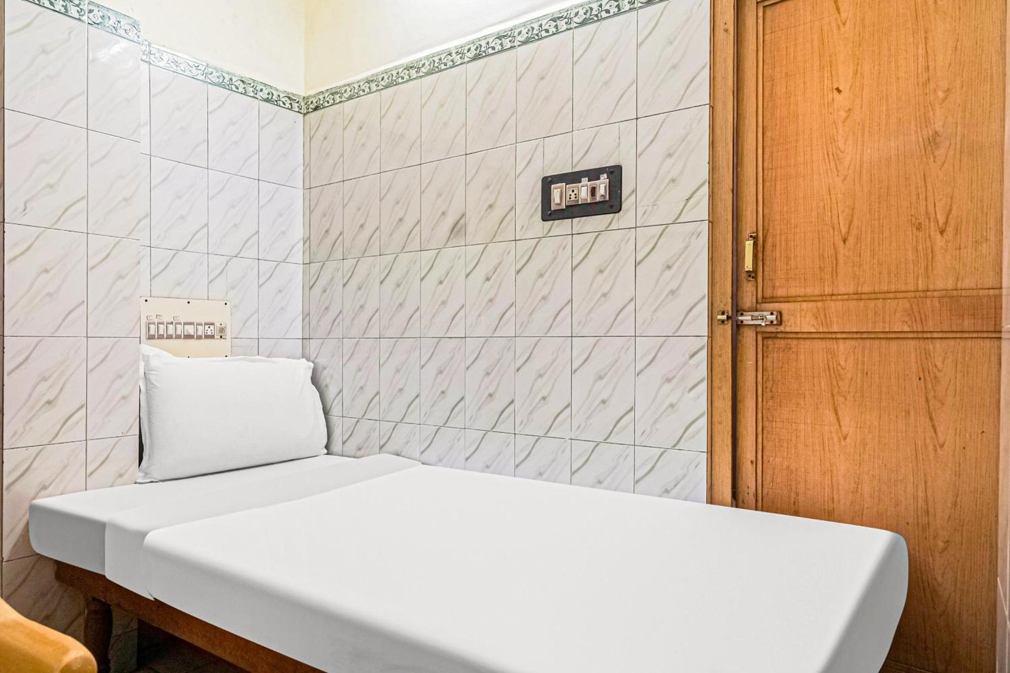 SPOT ON 84555 Venkata Sai Residency Hotel Tirupati Bagian luar foto