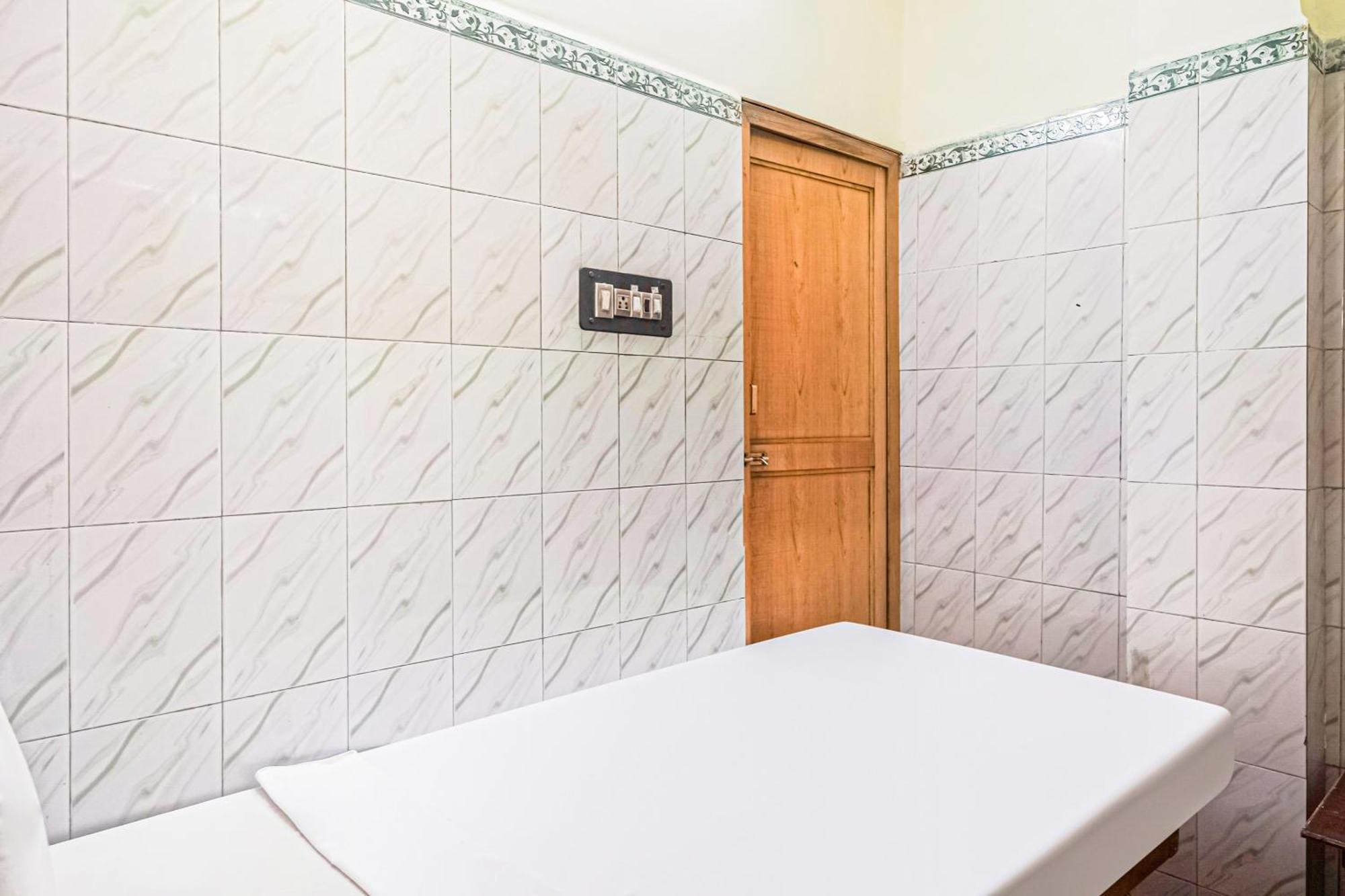 SPOT ON 84555 Venkata Sai Residency Hotel Tirupati Bagian luar foto